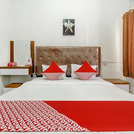 Oyo Life 3415 Penginapan Wimane Palembang Buitenkant foto