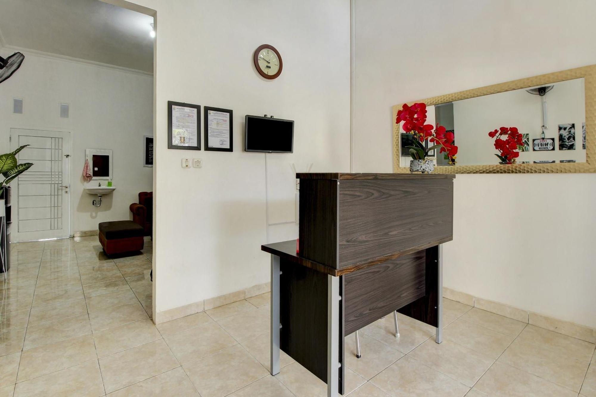 Oyo Life 3415 Penginapan Wimane Palembang Buitenkant foto