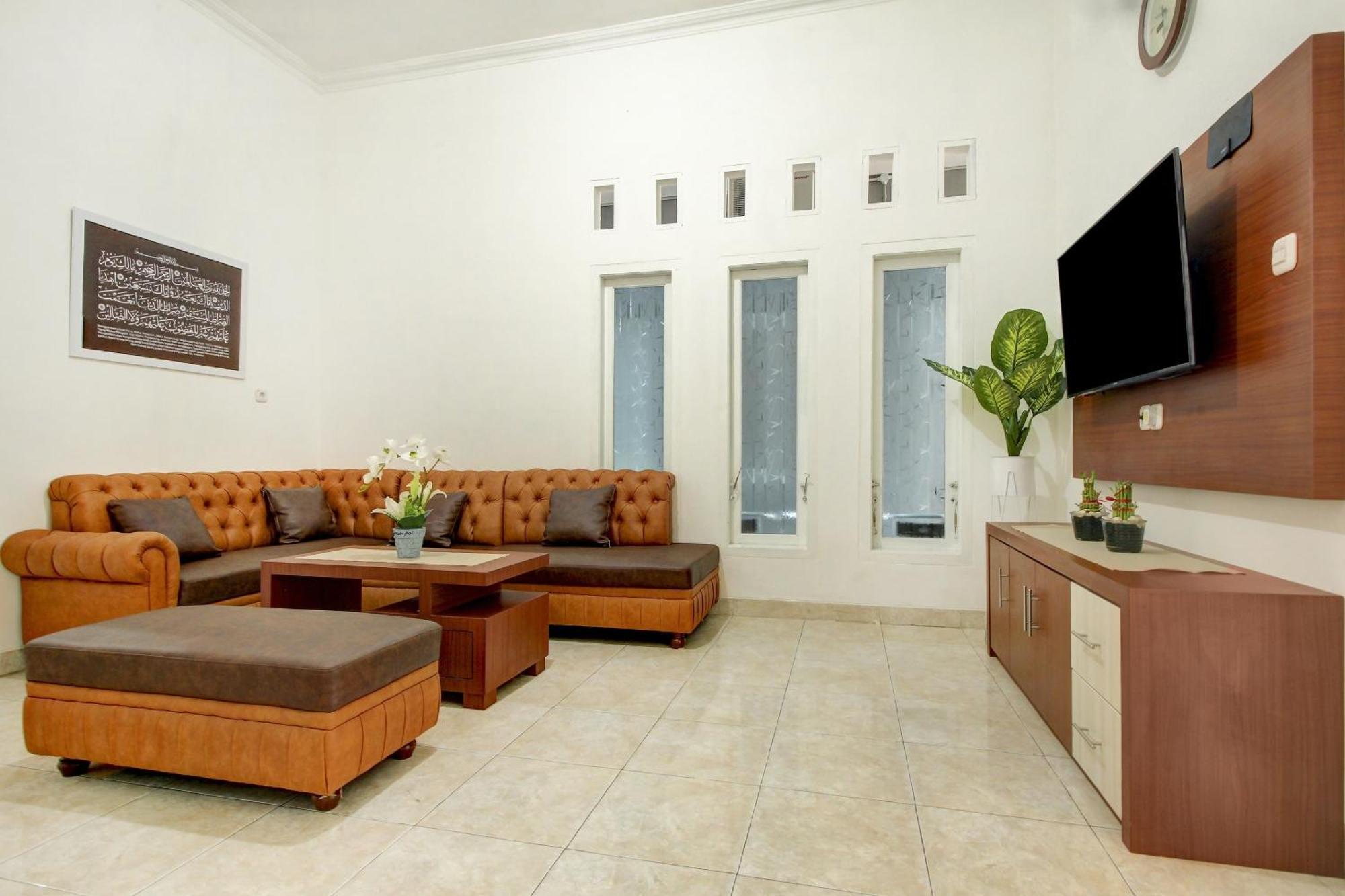 Oyo Life 3415 Penginapan Wimane Palembang Buitenkant foto