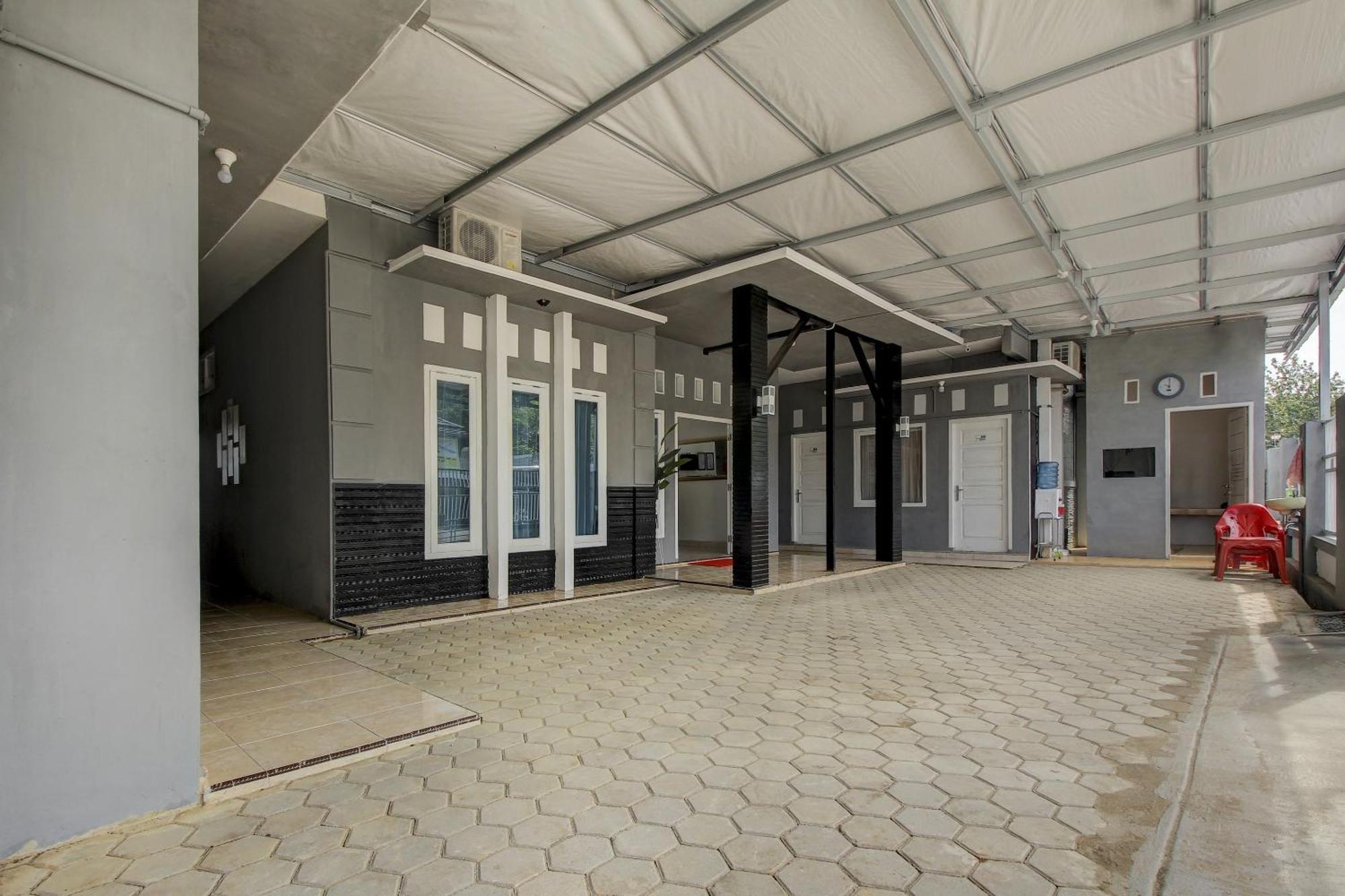 Oyo Life 3415 Penginapan Wimane Palembang Buitenkant foto