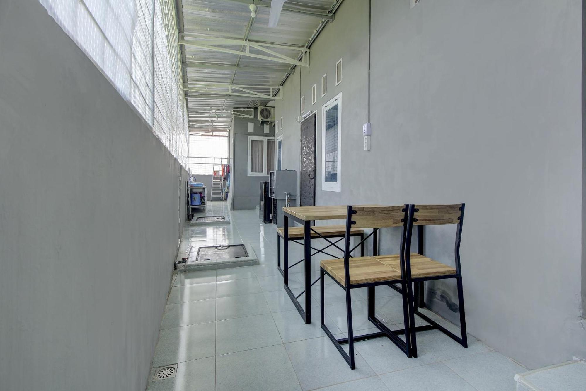 Oyo Life 3415 Penginapan Wimane Palembang Buitenkant foto