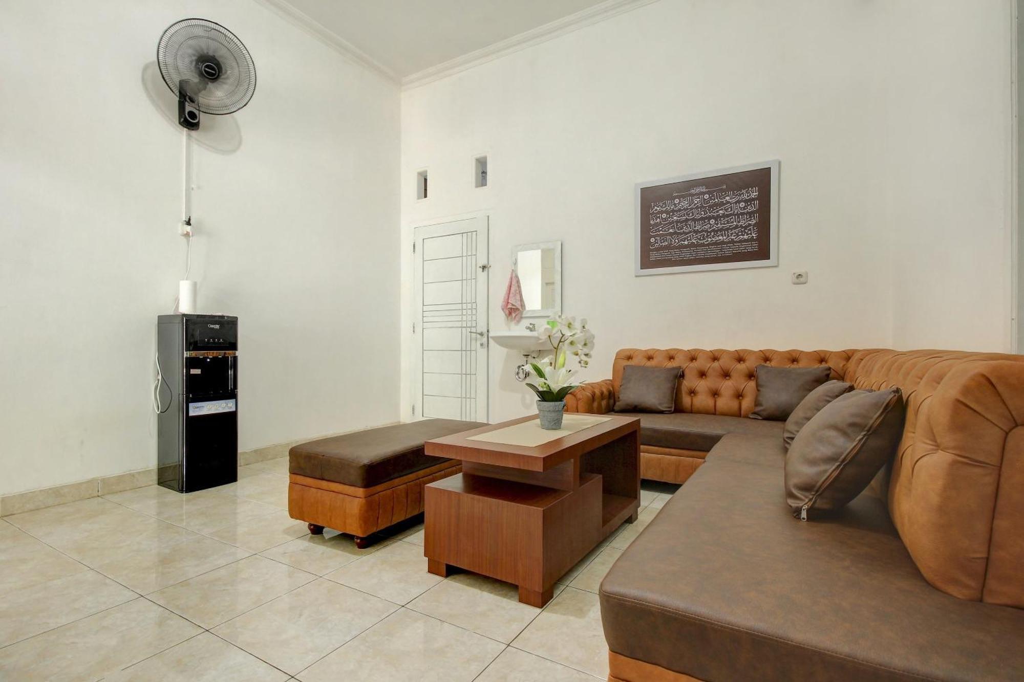 Oyo Life 3415 Penginapan Wimane Palembang Buitenkant foto