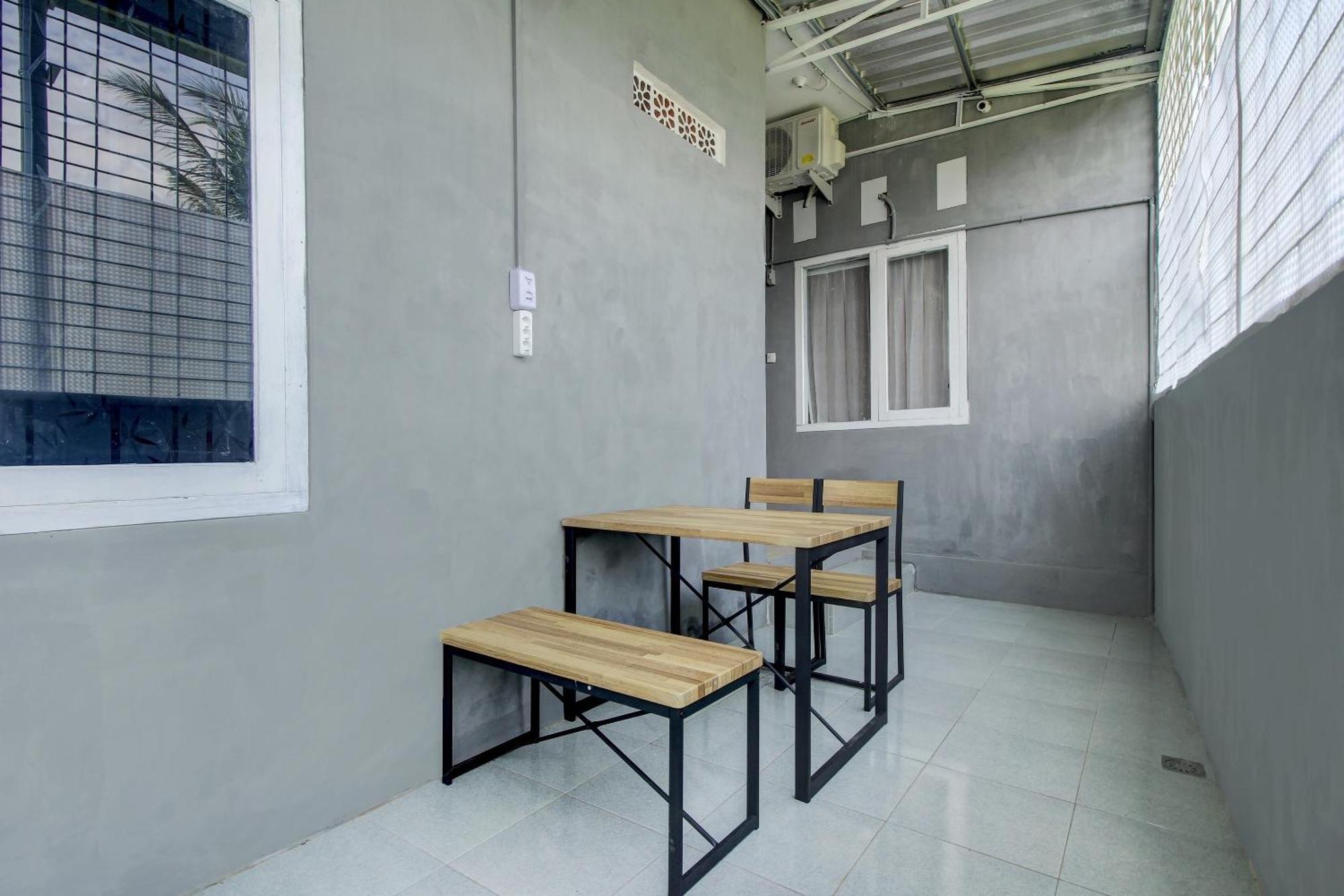 Oyo Life 3415 Penginapan Wimane Palembang Buitenkant foto