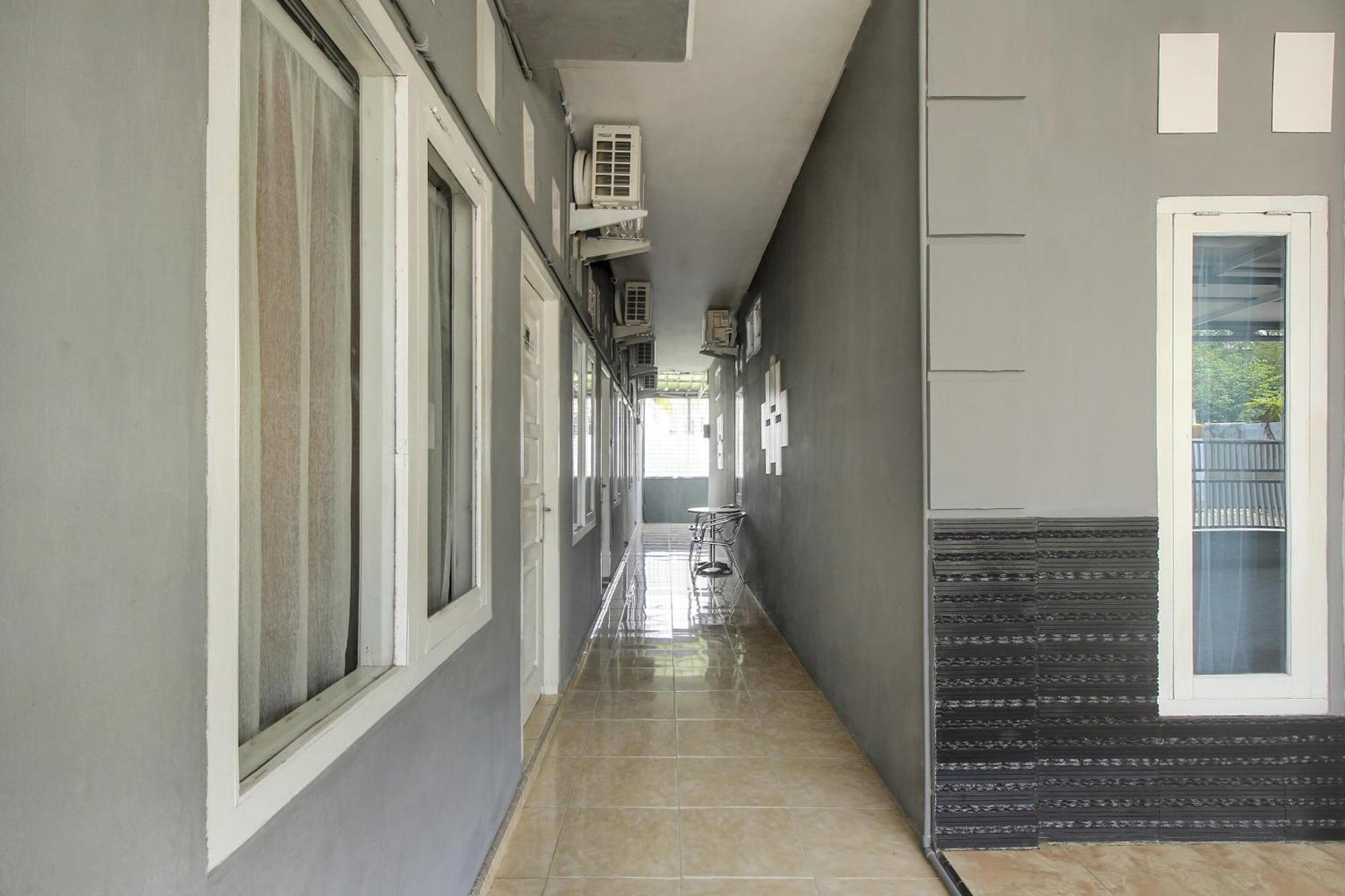 Oyo Life 3415 Penginapan Wimane Palembang Buitenkant foto
