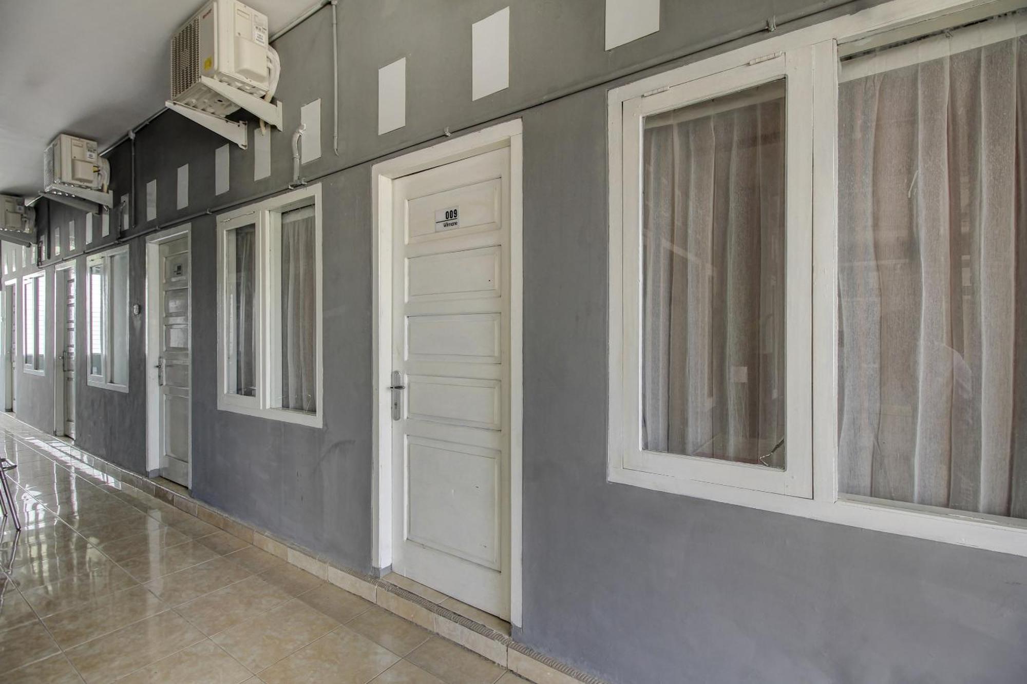 Oyo Life 3415 Penginapan Wimane Palembang Buitenkant foto