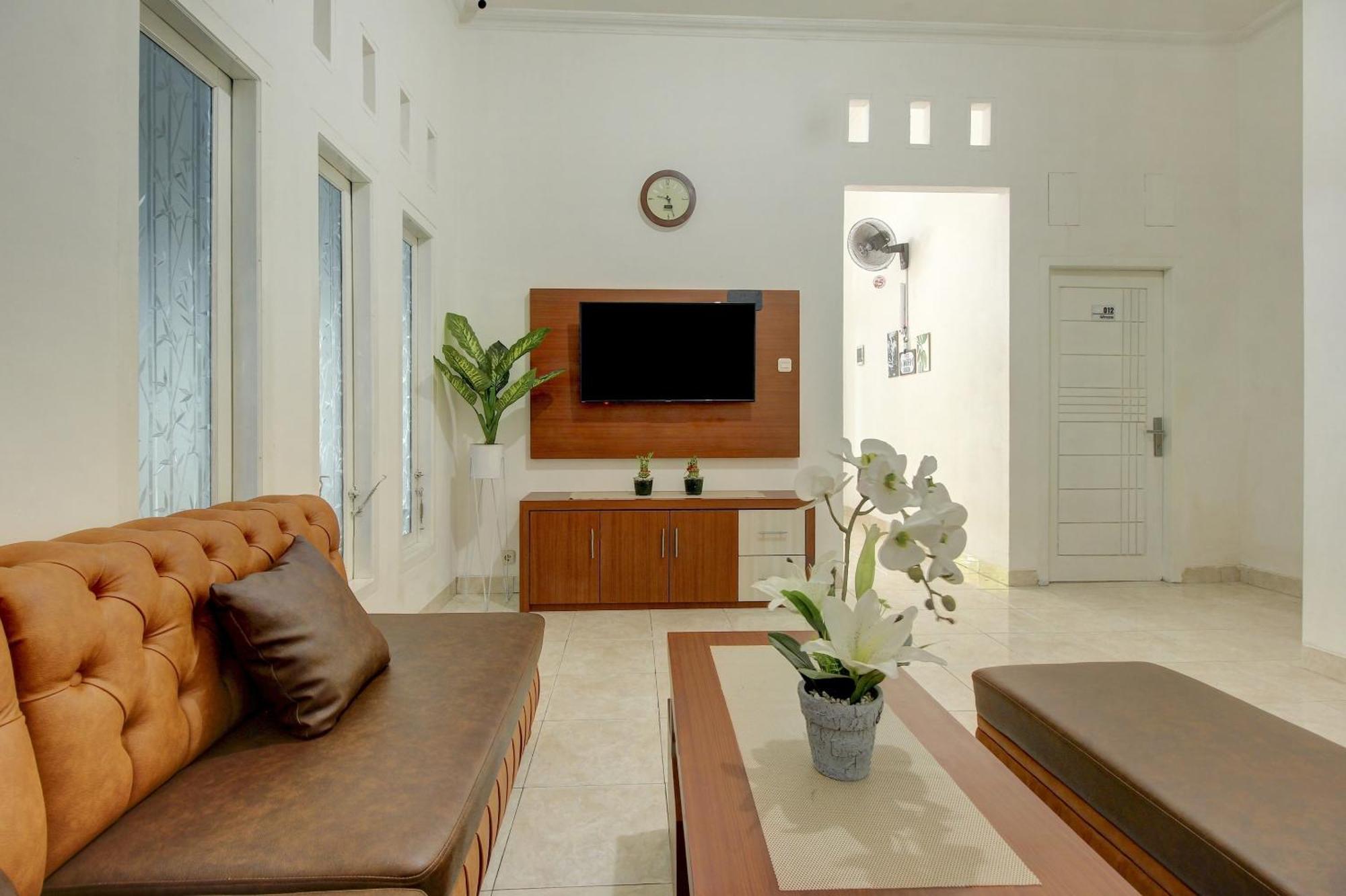 Oyo Life 3415 Penginapan Wimane Palembang Buitenkant foto