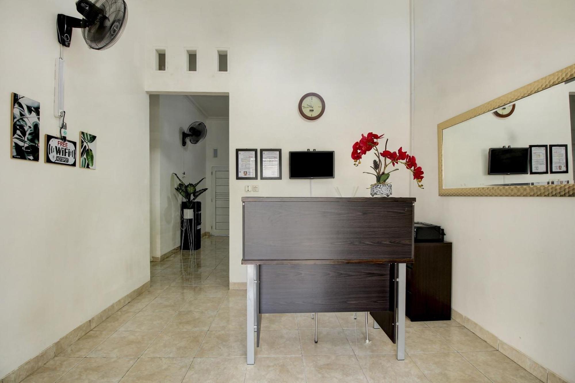 Oyo Life 3415 Penginapan Wimane Palembang Buitenkant foto